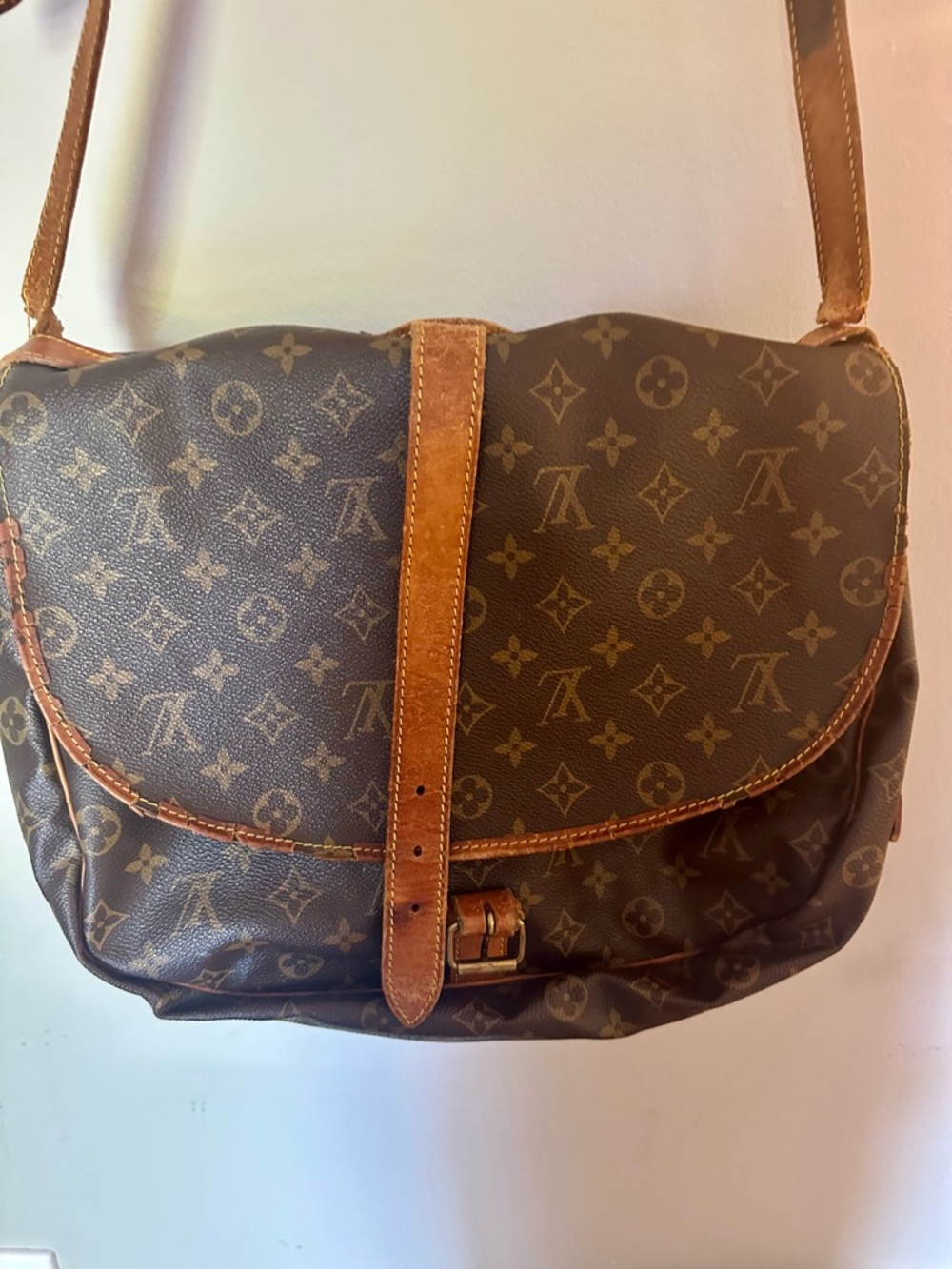 Well Loved! Louis Vuitton Brown Monogram Crossbody Messenger Bag - Samur 35 - Picture 2 of 9